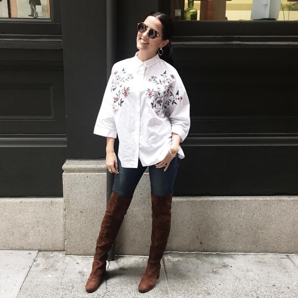 White blouse with embroidered flowers - Picture 2 of 2
